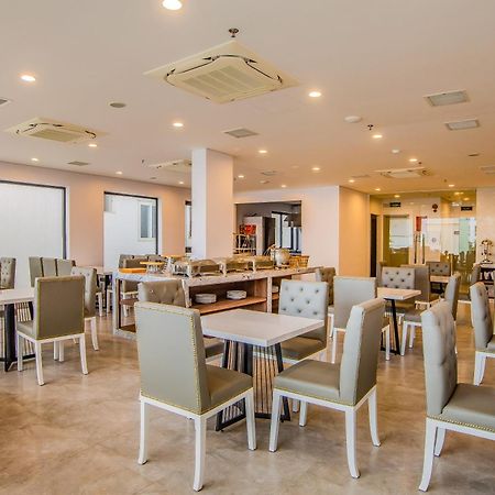 Sea Light Hotel Дананг Екстериор снимка